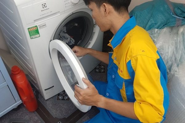 Dịch vụ vệ sinh máy giặt tại Điện lạnh Nam Tiến