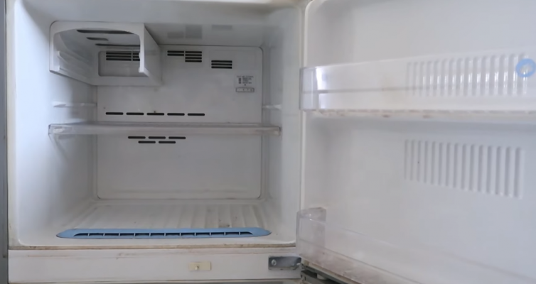 Tủ lạnh bị chảy nước trong ngăn đá